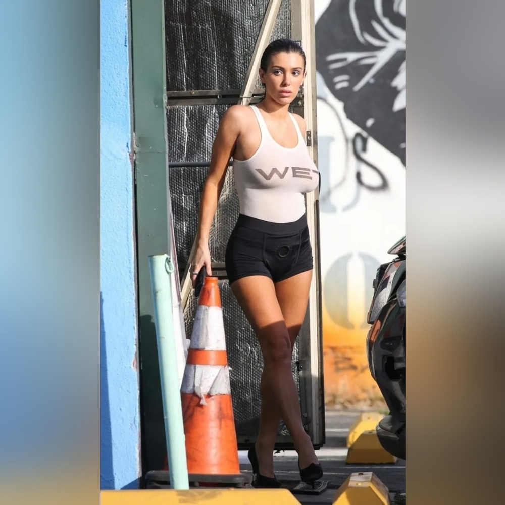 YZY MOWALOLA WET TANK